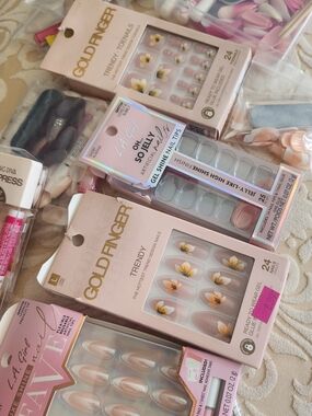 Goldfinger Floral Pink Press-On Nails